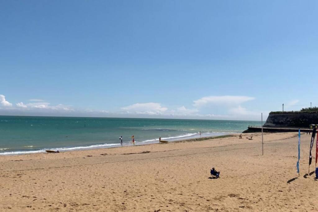 Rose Mews Central Broadstairs Villa ภายนอก รูปภาพ